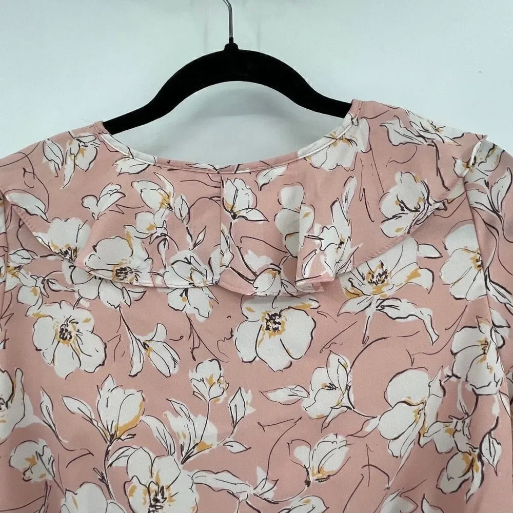 ASTR The Label Blush Ivory Deep V-Neck Floral Ruffle Blouse Size XS